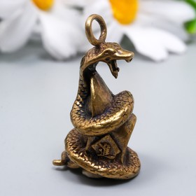 Сувенир латунь "Змея со слитком золота" 3х1,8 см