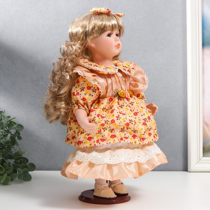 Кукла коллекционная керамика "Тося в кремовом платье с цветочками, с бантом в волосах" 30 см   75861 - фото 1897195419
