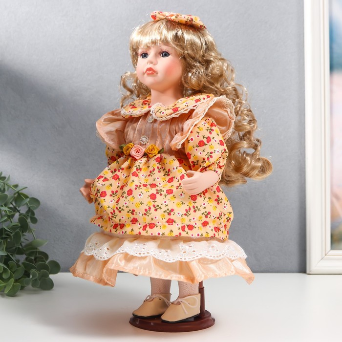 Кукла коллекционная керамика "Тося в кремовом платье с цветочками, с бантом в волосах" 30 см   75861 - фото 1897195420