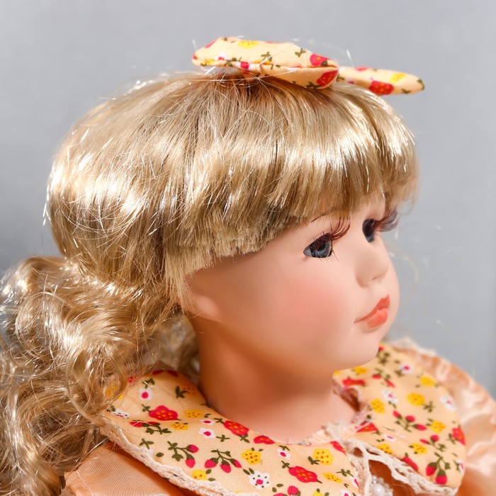 Кукла коллекционная керамика "Тося в кремовом платье с цветочками, с бантом в волосах" 30 см   75861 - фото 1897195423