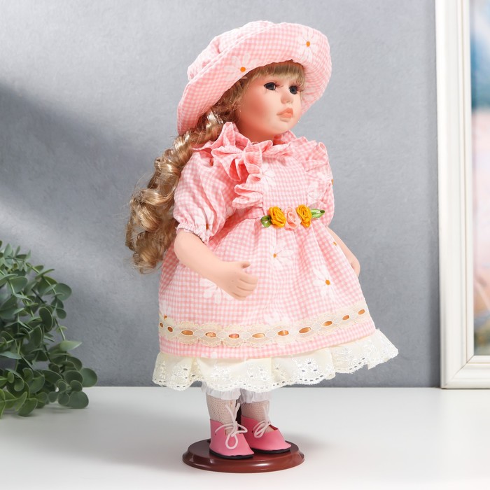 Кукла коллекционная керамика "Маша в розовом платье в клетку с ромашками, в шляпке" 30 см - фото 1897195430