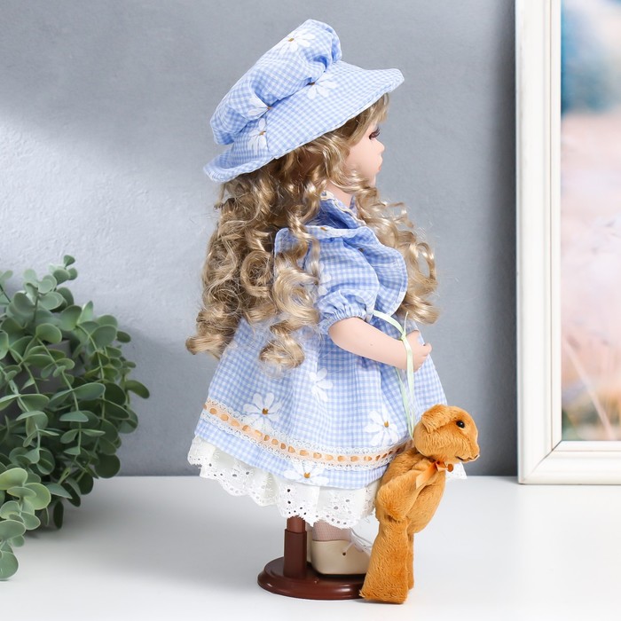 Кукла коллекционная керамика "Маша в голубом платье в клетку с ромашками, в шляпке" 30 см - фото 1897195435