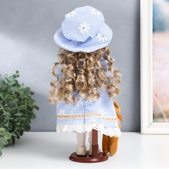 Кукла коллекционная керамика "Маша в голубом платье в клетку с ромашками, в шляпке" 30 см - фото 1897195436