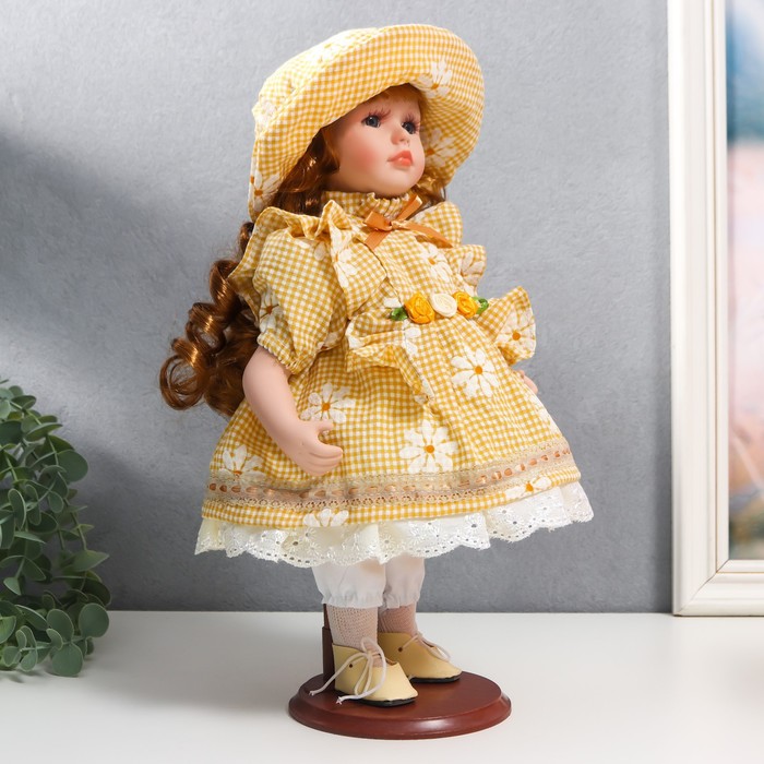 Кукла коллекционная керамика "Маша в жёлтом платье в клетку с ромашками, в шляпке" 30 см - фото 1898670637