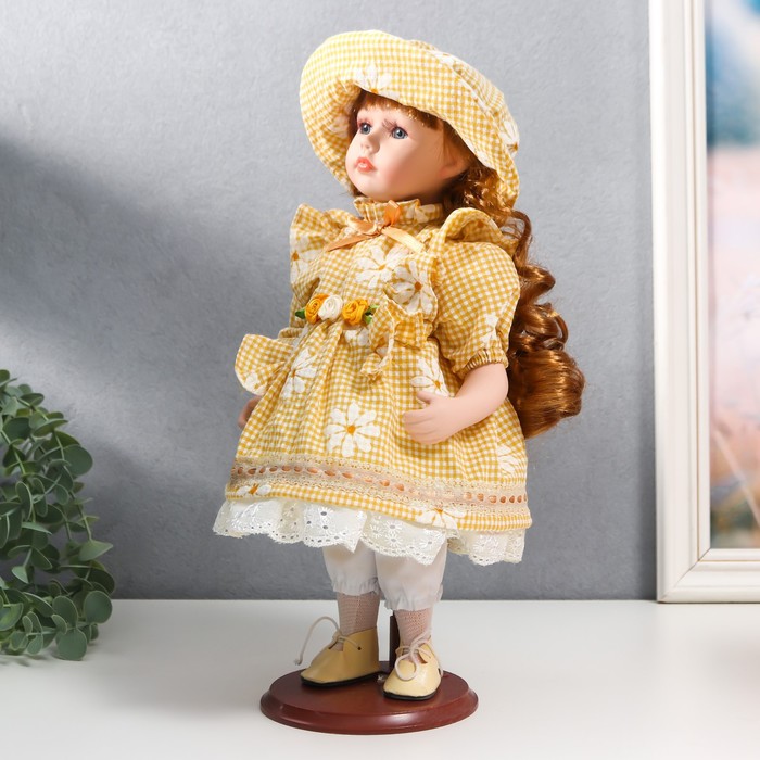 Кукла коллекционная керамика "Маша в жёлтом платье в клетку с ромашками, в шляпке" 30 см - фото 1898670638
