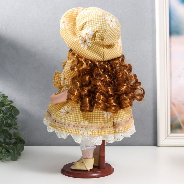 Кукла коллекционная керамика "Маша в жёлтом платье в клетку с ромашками, в шляпке" 30 см - фото 1898670639