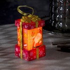 Светодиодная фигура «Красный подарок с Дедом Морозом» 6.3 × 11.5 × 6.3 см, пластик, батарейки АААх3 (не в комплекте), эффект пламени - фото 2993924