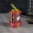 Светодиодная фигура «Красный подарок с Дедом Морозом» 6.3 × 11.5 × 6.3 см, пластик, батарейки АААх3 (не в комплекте), эффект пламени - фото 6621903