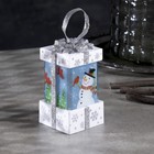 Светодиодная фигура «Белый подарок со снеговиком» 6.3 × 11.5 × 6.3 см, пластик, батарейки АААх3 (не в комплекте), эффект пламени - фото 6621915