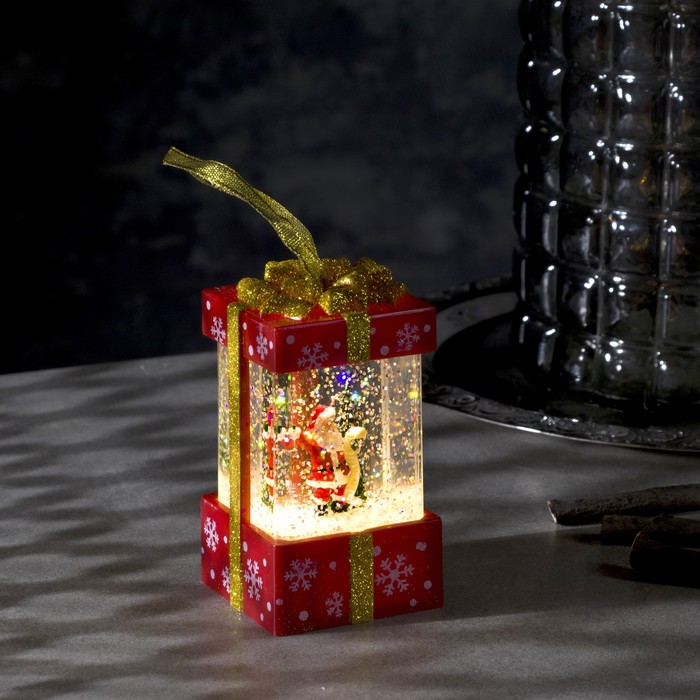 Светодиодная фигура «Дед Мороз в красном подарке» 6.3 × 11.5 × 6.3 см, пластик, блёстки, батарейки АААх3 (не в комплекте), свечение тёплое белое - Фото 1