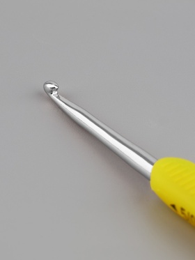 Крючок для вязания, двусторонний, с силиконовой ручкой, d=5/7 мм, 13.5 см, жёлтый (комплект 2 шт)