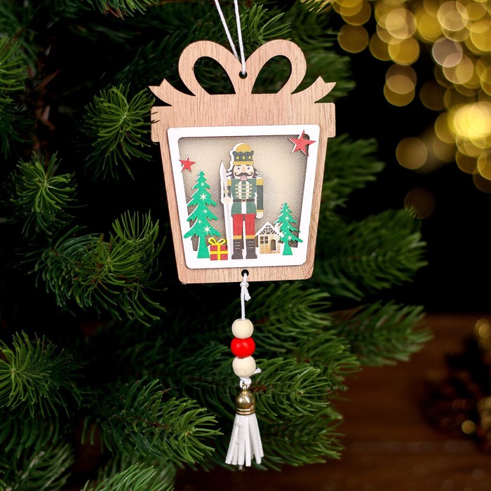 Новогодний декор с подсветкой «Щелкунчик и подарок» 8,5 × 1 × 11см - Фото 1