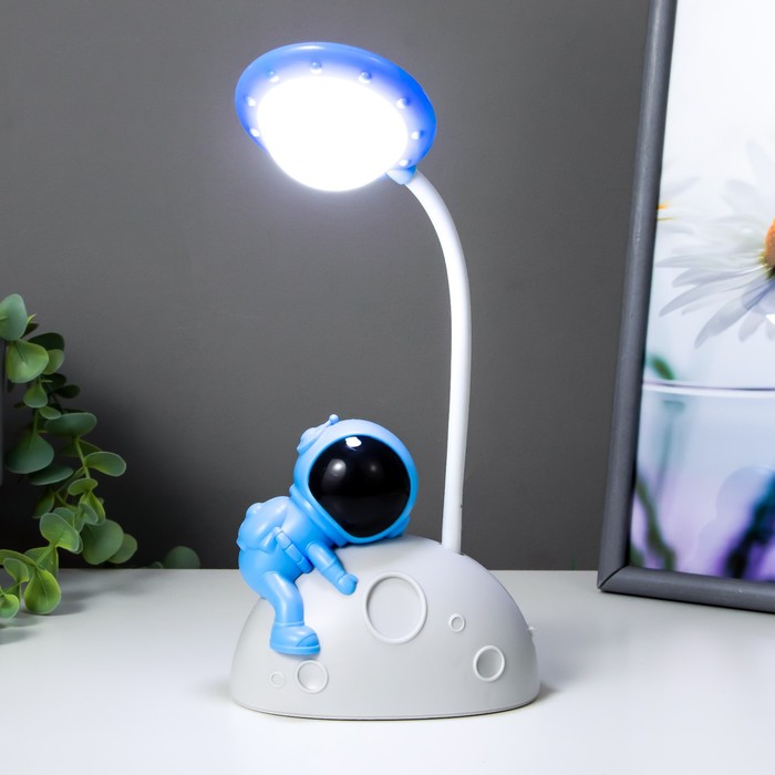 Настольная лампа "Космонавт на луне" LED 3Вт USB АКБ бело-синий 11,5х7,5х28 см - фото 1906023226