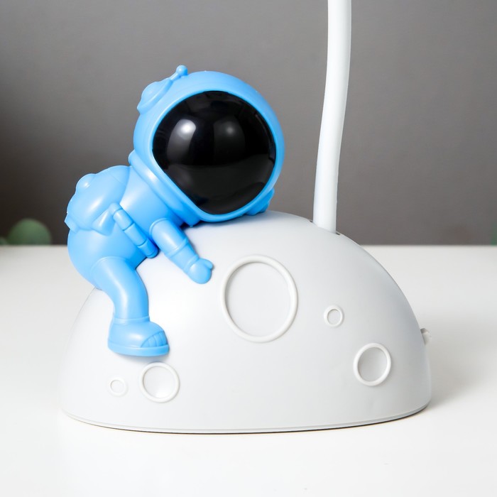 Настольная лампа "Космонавт на луне" LED 3Вт USB АКБ бело-синий 11,5х7,5х28 см - фото 1906023235