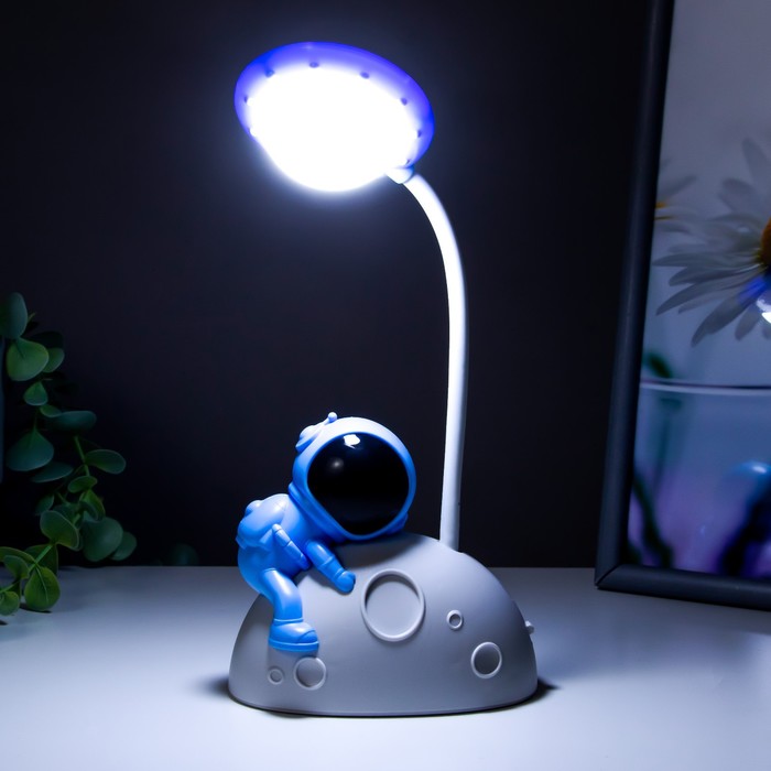 Настольная лампа "Космонавт на луне" LED 3Вт USB АКБ бело-синий 11,5х7,5х28 см - фото 1906023227