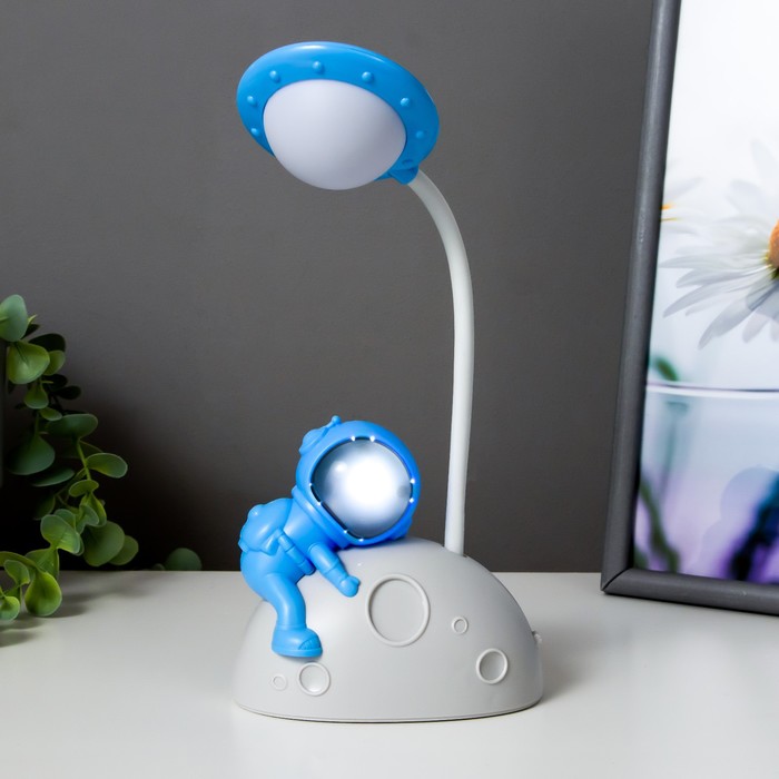 Настольная лампа "Космонавт на луне" LED 3Вт USB АКБ бело-синий 11,5х7,5х28 см - фото 1906023228