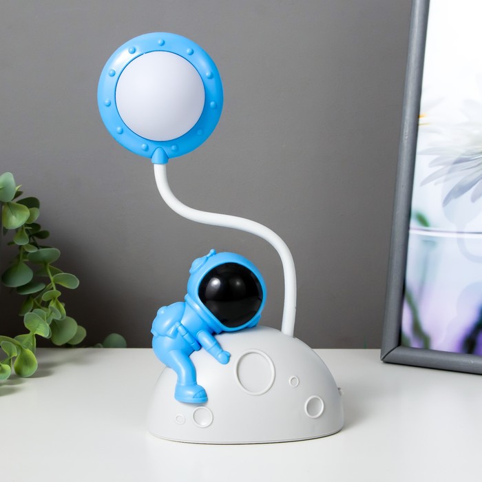 Настольная лампа "Космонавт на луне" LED 3Вт USB АКБ бело-синий 11,5х7,5х28 см - фото 1906023230