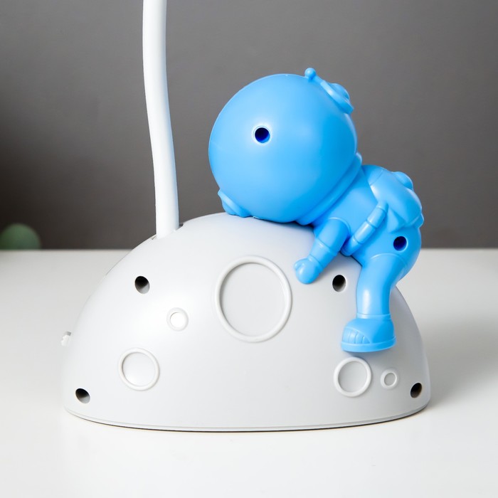 Настольная лампа "Космонавт на луне" LED 3Вт USB АКБ бело-синий 11,5х7,5х28 см - фото 1906023234