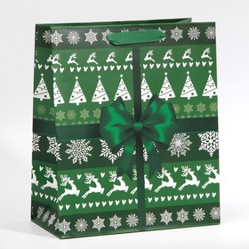 Пакет ламинированный вертикальный «Новогодний подарок», ML 27 х 23 х 11,5 см, Новый год