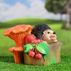 Садовая фигура "Ежик с грибами и ягодами" 19х24х16см - фото 9821877