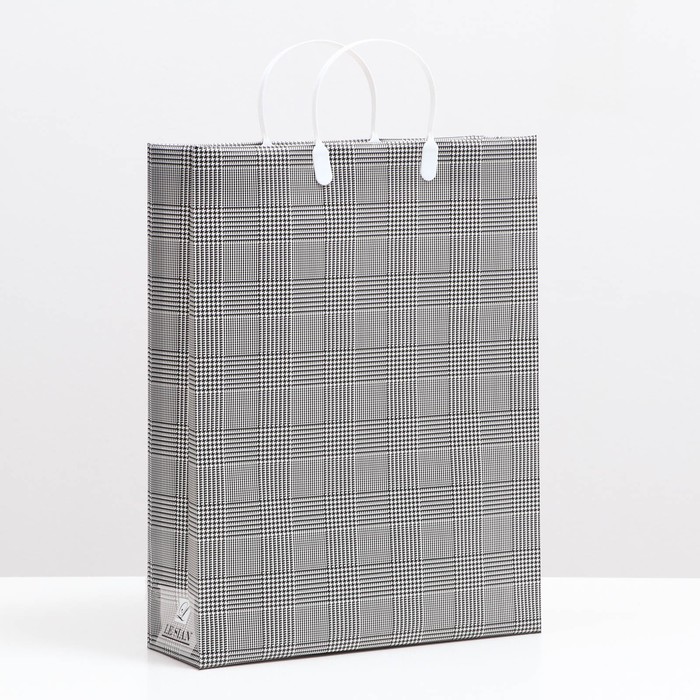 бумажный пакет с тиснением. пакет подарочный серебряный. пакет бумажный белый с веревочными ручками. крафтовый пакет серый. пакет бумажный подарочный белый.