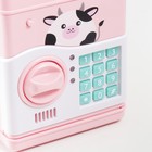 Копилка для денег с кодовым замком «Сейф. Коровка», звуковая, пластик, от батареек АА, розовый, 13×12×19 см  (артикул 7697633)  большой выбор товаров оптом и в розницу по низким ценам с доставкой