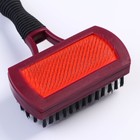 Двухсторонняя пуходёрка-щетка с резиновой ручкой 10×16.5 см, бордово-чёрная - Фото 3