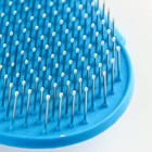 Расчёска-наладонник для вычёсывания шерсти, 13×8.5 см, с металлическими зубьями, пластик, голубая - Фото 3