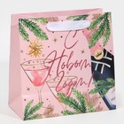 Пакет подарочный новогодний ламинированный квадратный «С новым годом», 22×22×11 см 7724312 - фото 16455062