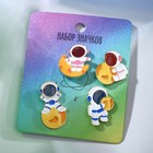 Набор значков (4 шт.) «Космонавты» на Луне, цветной в золоте - фото 318954517