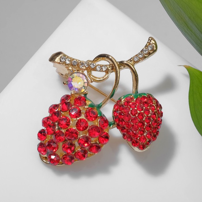 Брошь «Клубнички» на веточке, цветная в золоте - Фото 1
