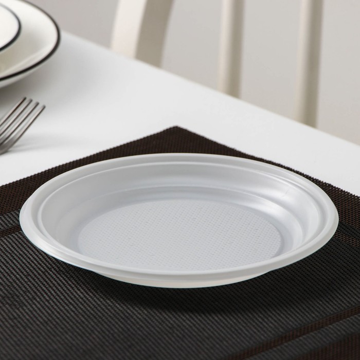 Набор одноразовой посуды на 6 персон «Летний №1», тарелки плоские, стаканчики 200 мл, вилки, бумажные салфетки, цвет белый - фото 1908942456