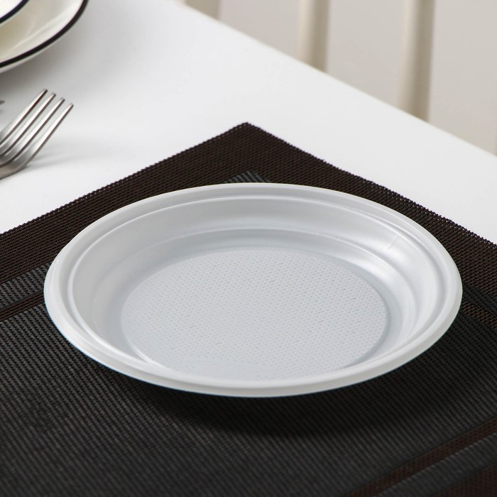 Набор одноразовой посуды на 6 персон «Летний №1», тарелки плоские, стаканчики 200 мл, вилки, бумажные салфетки, цвет белый - фото 1889840487
