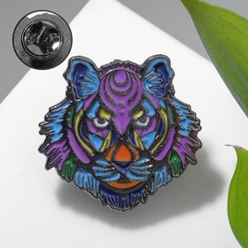 Значок "Тигр" суровый, цветной в сером металле