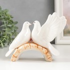 Фигурка керамика «Два белых голубя на мостике с розами», 9.5×12.5×6 см - Фото 3