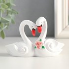 Фигурка полистоун «Два белых лебедя с розами», 3.2×9.5×6.2 см - Фото 1