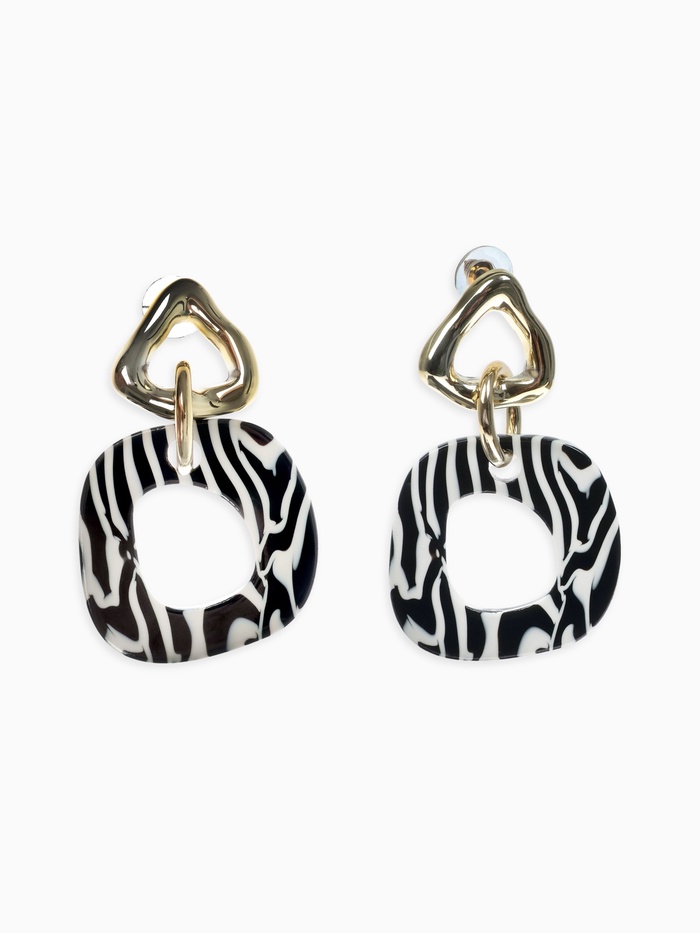 Серьги акриловые «Зебра» цепи, цвет чёрно-белый в золоте - Фото 1