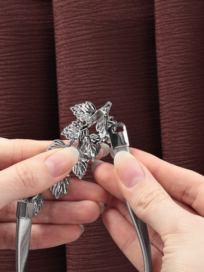 Подхват для штор «Ветвь», 8 × 2,5 см, 23,5 см, цвет серебряный