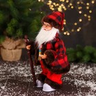 Дед Мороз "В полосатом свитере и с посохом" 27 см, двигается, красно-коричневый - фото 3201243