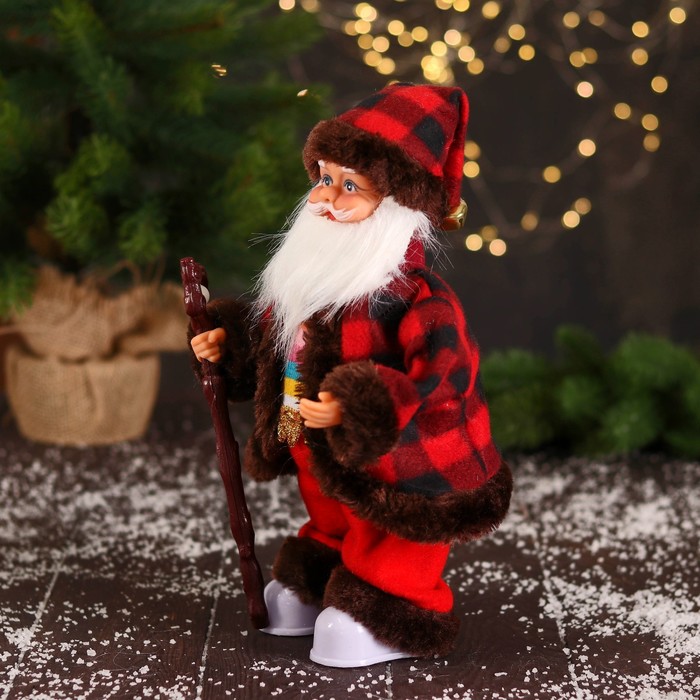 Дед Мороз "В полосатом свитере и с посохом" 27 см, двигается, красно-коричневый - фото 1908955509