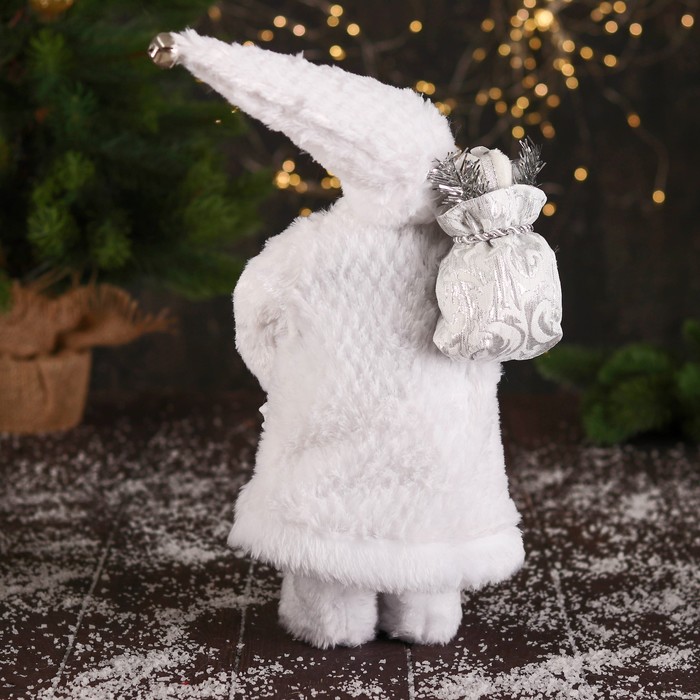 Дед Мороз "В кафтане с пайетками и с фонариком" 30 см, серебристо-белый - фото 1908955524