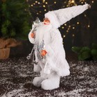 Дед Мороз "В кафтане с пайетками и с фонариком" 30 см, серебристо-белый - Фото 4