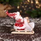 Дед Мороз "В костюмчике с узорами и меховых ботиночках, на санях" 13 см, красно-белый - Фото 2