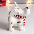 Сувенир керамика "Олешка в шарфике, с сердечком на боку" белый с золотом 16,5х12,4х14,3 см - фото 21692908