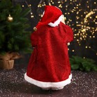 Дед Мороз "В колпачке, подарком и ягодами" 46 см, красный - фото 3878120