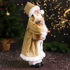 Дед Мороз "В колпачке, подарком и ягодами" 46 см, золото - фото 3878123