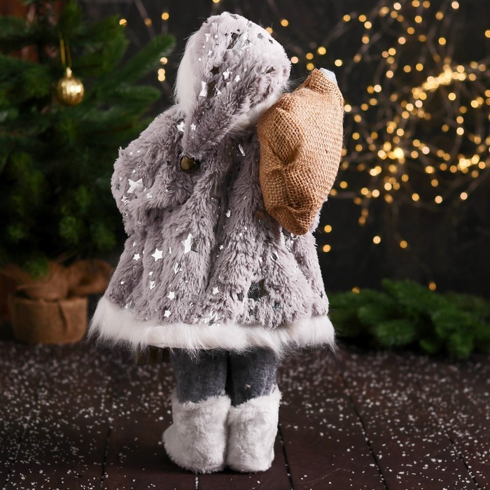 Дед Мороз "В свитере и меховых ботинках, с санками" 47 см, бело-серый - фото 1927952609