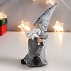 Сувенир полистоун "Дед Мороз в сером, летящая борода, с серебристой ёлочкой"МИКС 15х8х5 см (комплект 2 шт) - фото 21696813