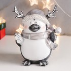 Сувенир полистоун "Пингвинчик в шарфике и колпаке с рожками, с подарком"МИКС 15,5х13х9 см - фото 280637968