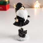 Сувенир полистоун "Дед Мороз в чёрном кафтане, с звездой" длинные ножки 11,5х6,5х4,5 см - Фото 2